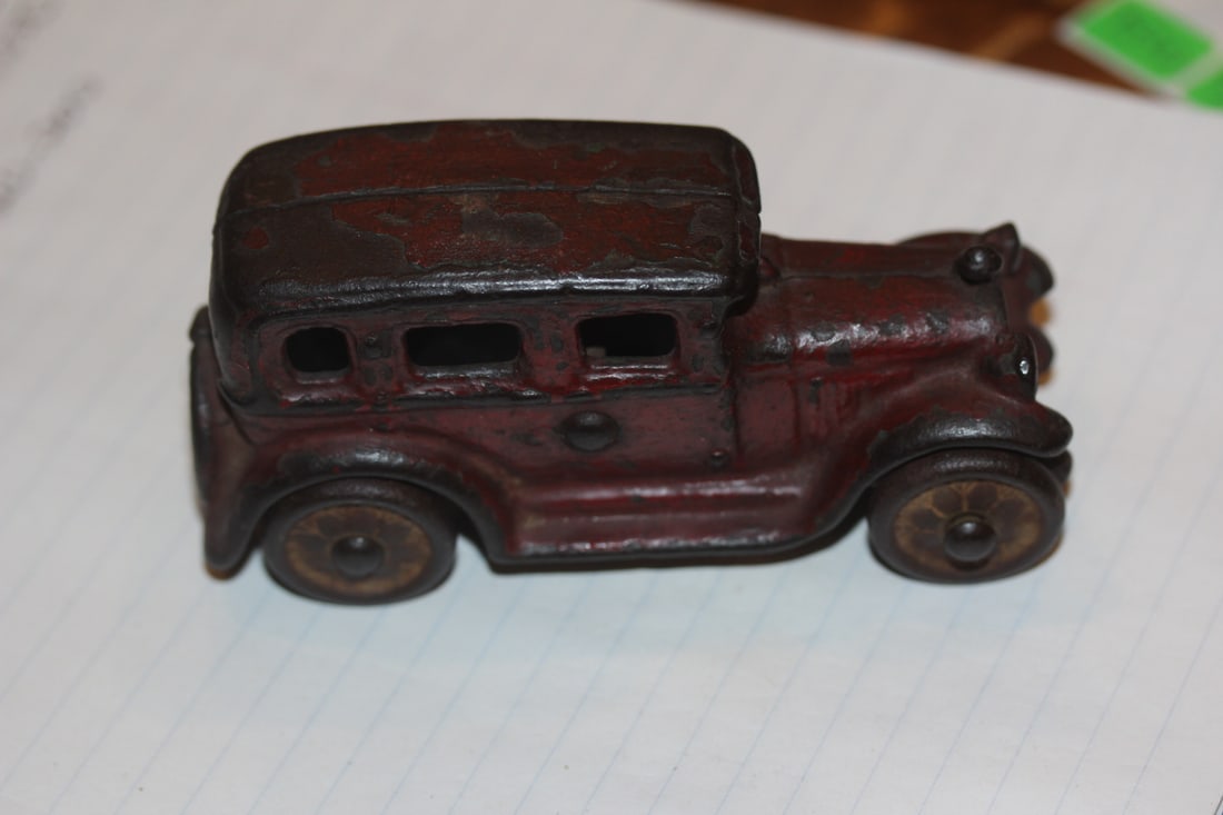 Antique Cast Iron Car (1 of 7)
