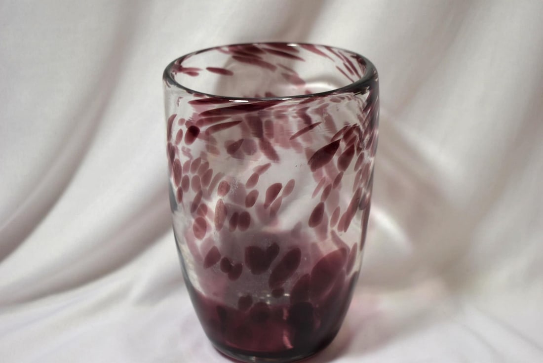 An Art Glass Vase (1 of 5)