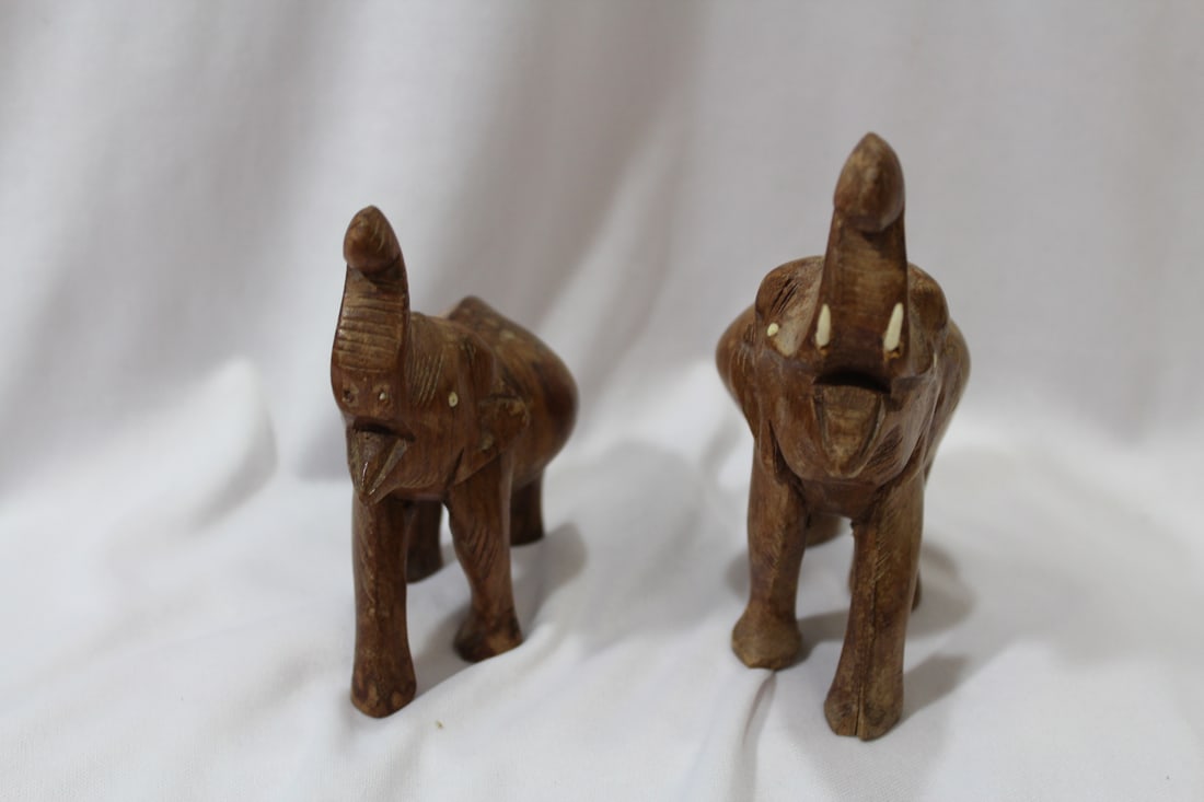 Lot of 2 Elephants - 3