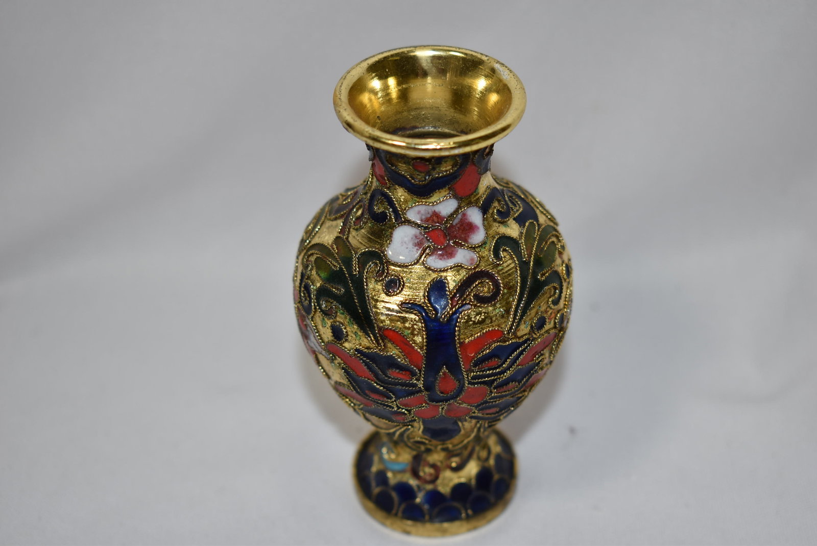 A Chinese Cloisonne Vase: 4 1/4" tall