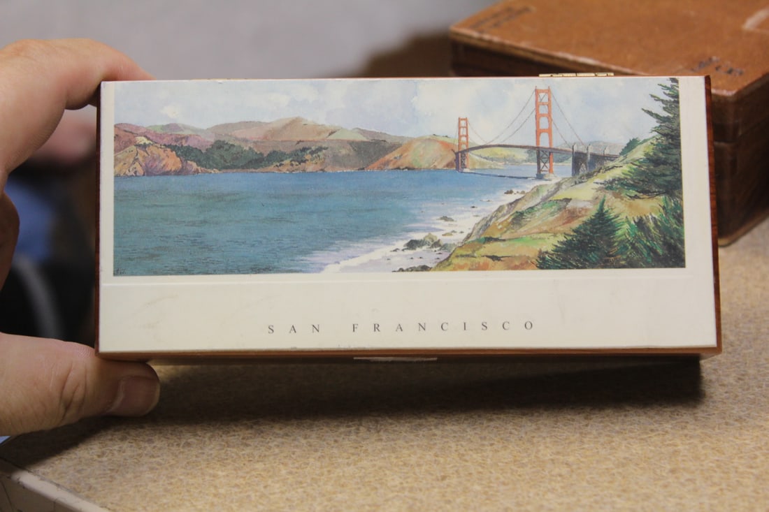 San Fransisco Cedar Box: 6" long