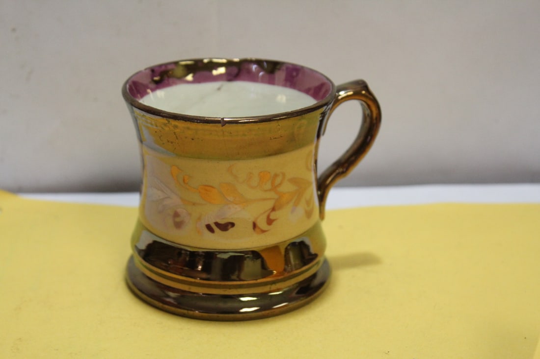 A Ceramic Lusterware Cup - 4