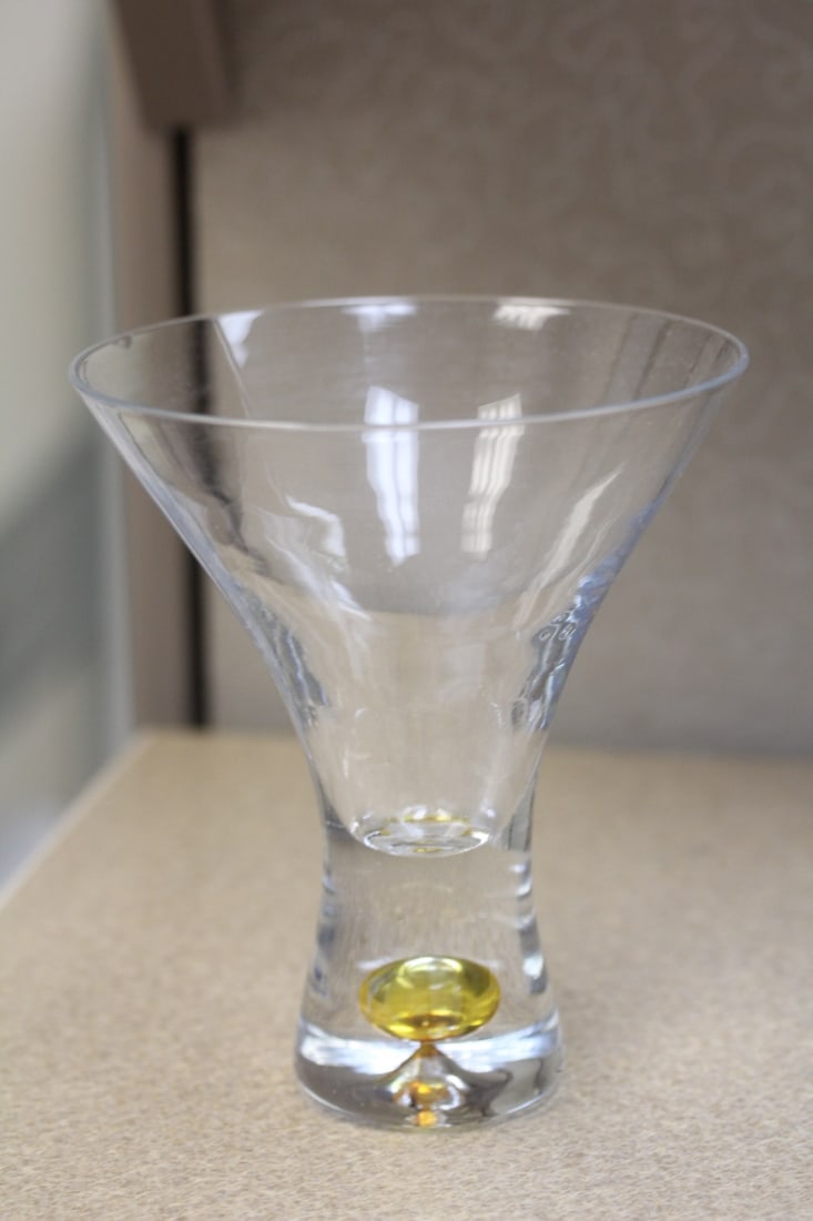 Artglass Cup: 5 1/4" tall