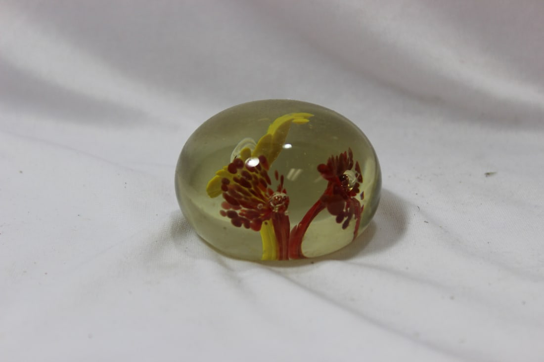 An Artglass Paperweight: 2 3/8" in diameter