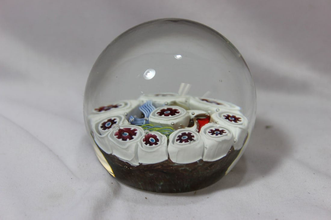 Millifiori Artglass Paperweight: 3" in diameter