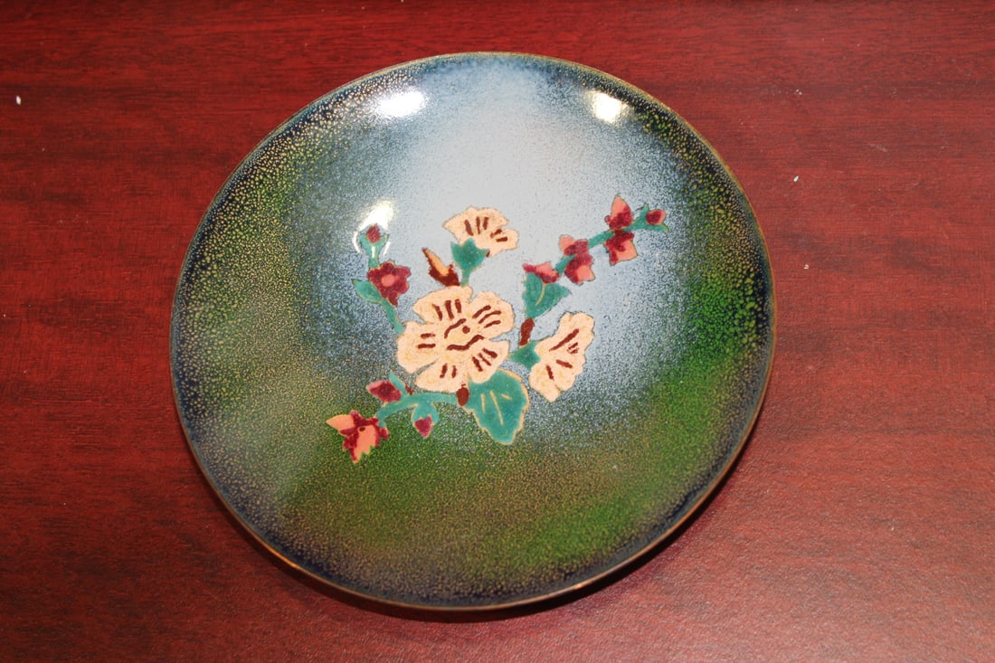 An Enamel Plate: 5 3/4" in diameter