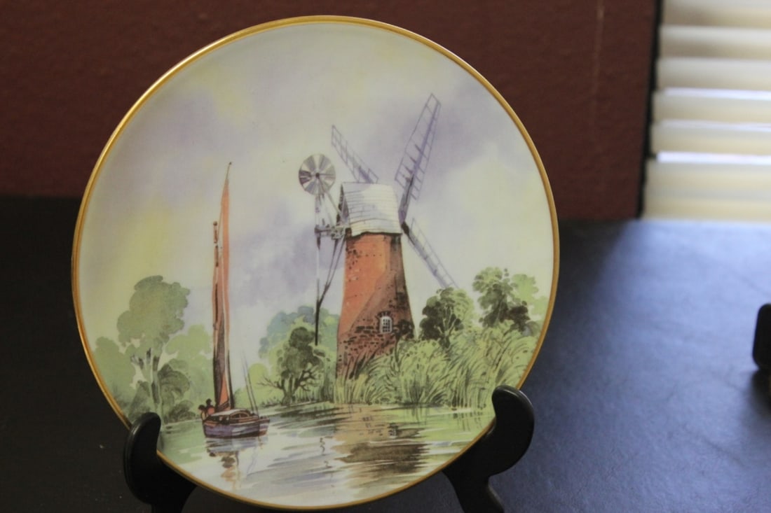 Collector's Plate - Romantic Windmills: Gloria Fine Porcelain - Beyruth - Made in Germany - "Real" 24Kt Gold rim - 7 3/4 inches in diameter - stand is not included