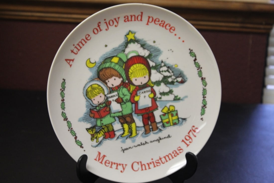 Collector's Plate by Joan Walsh Anglund: Boxed - 9 1/2 inches in diameter
