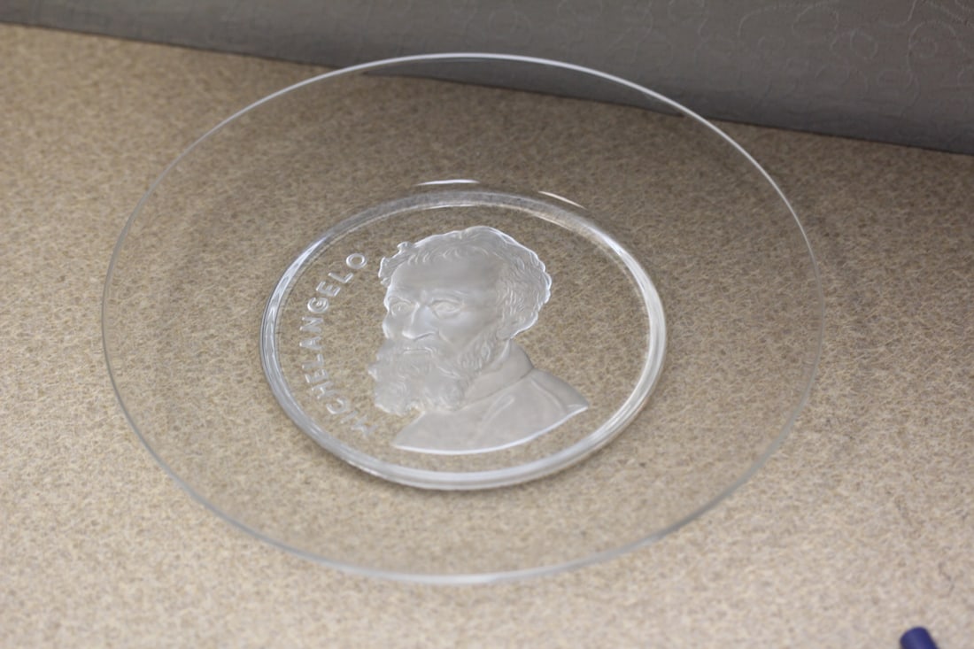 Signed Val St Lambert Crystal Artist Plate: 7 7/8" in diameter