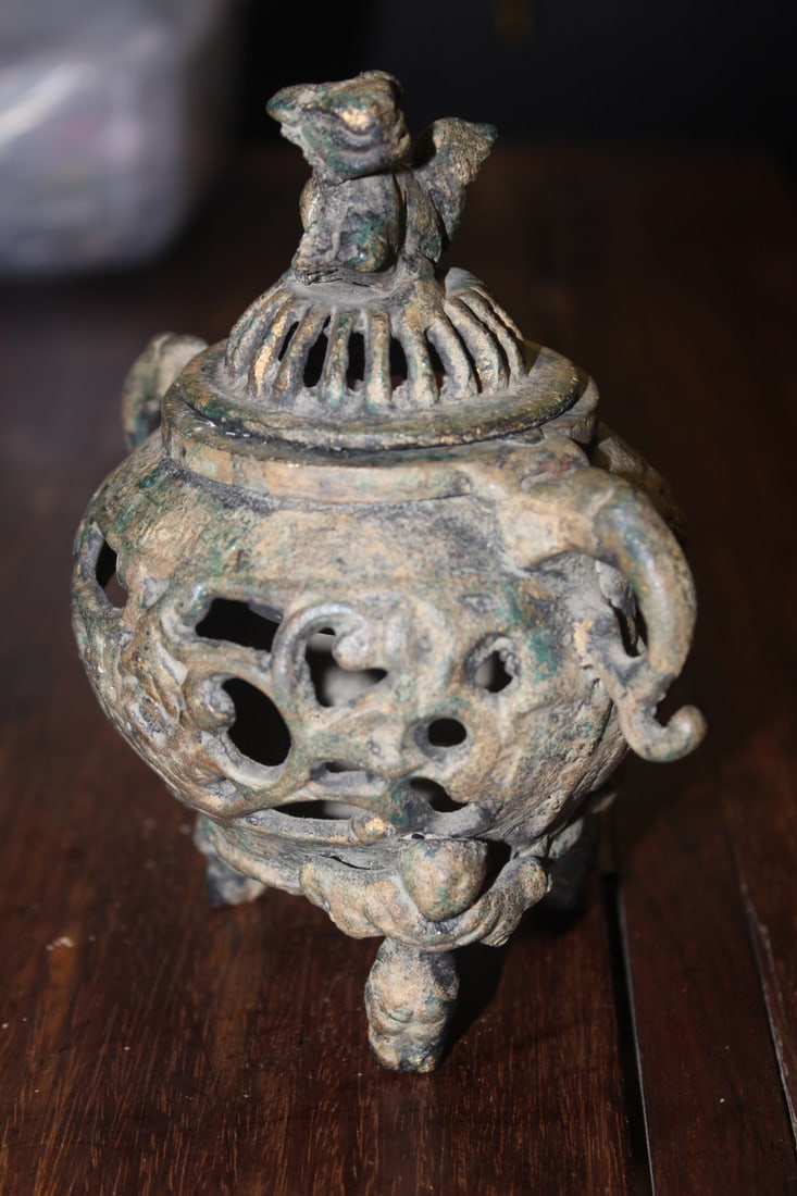 An Antique/Vintage Chinese Incense Burner: signed - bronze?cast iron? Other metal - 6" tall