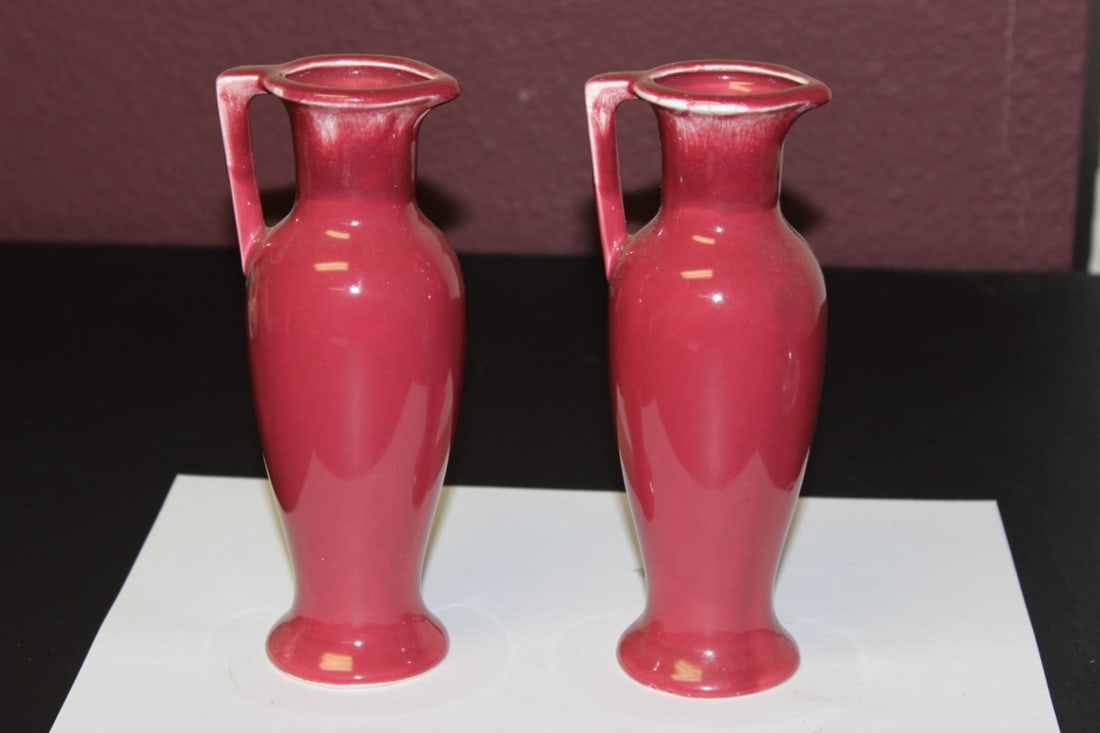 A Pair of Ardco Japanese Pottery: 7 inches tall