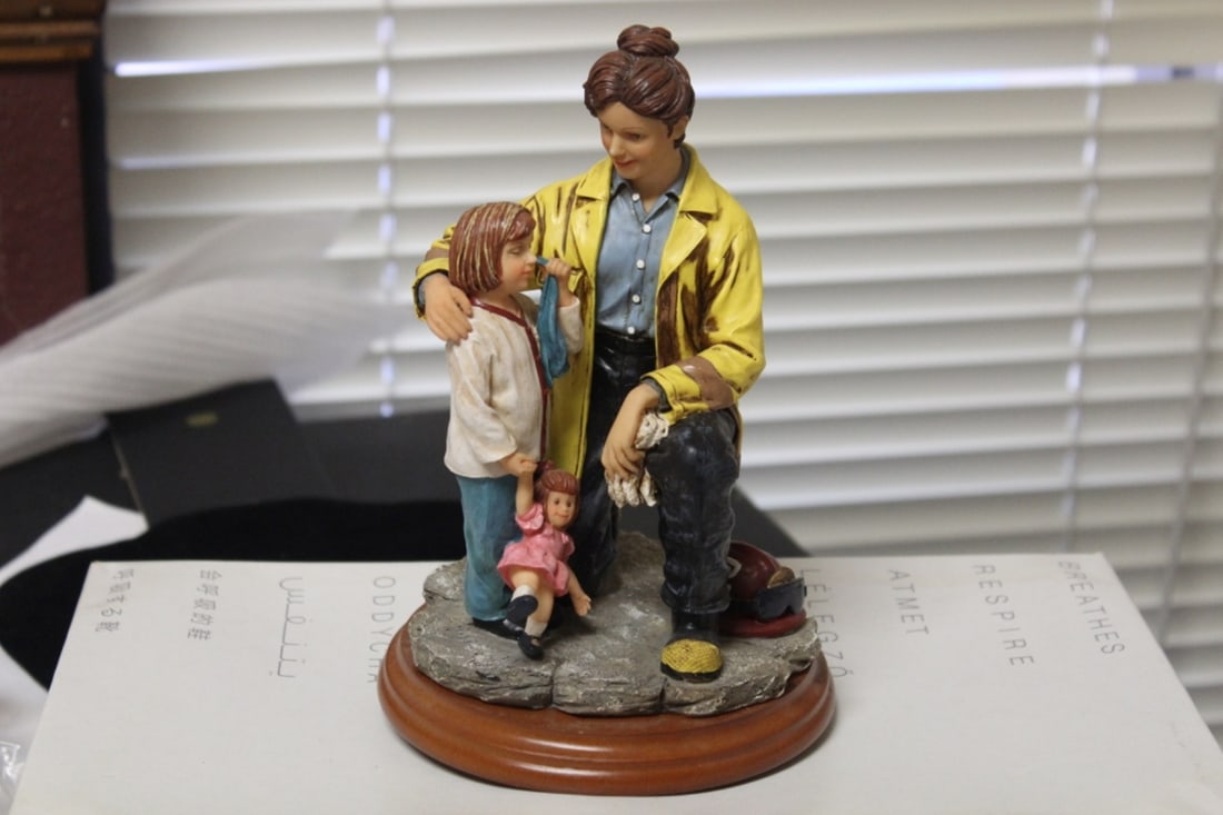 Red Hat of Courage Figurine: no box - 7 3/4" tall