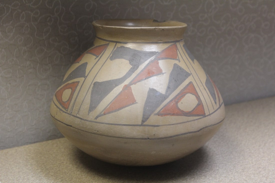 Antique Native American Pot - 3