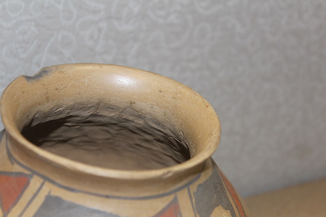 Antique Native American Pot - 5