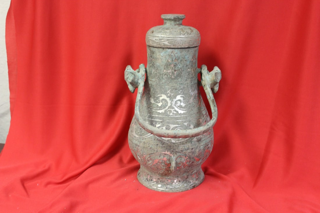A Bronze/Metal Chinese Vessel: exact age unknown - 11 1/2" tall