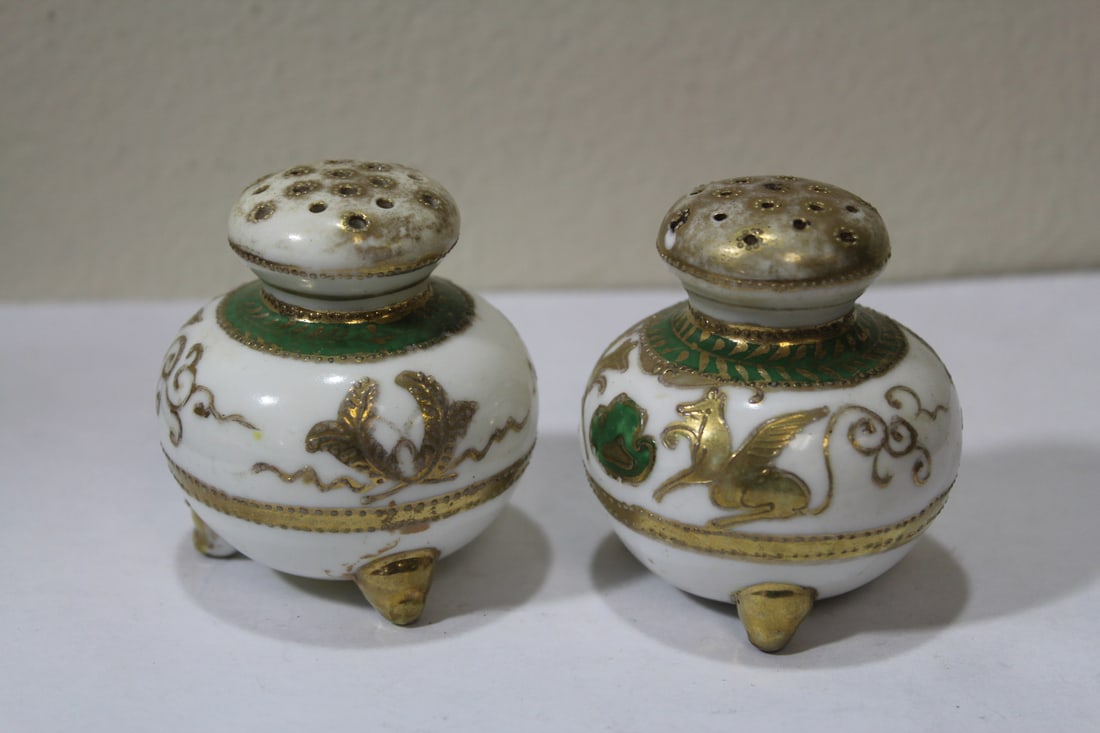 Set of 2 Vintage Salt and Pepper Shakers: Most likely Japanese - 2 5/8" tall
