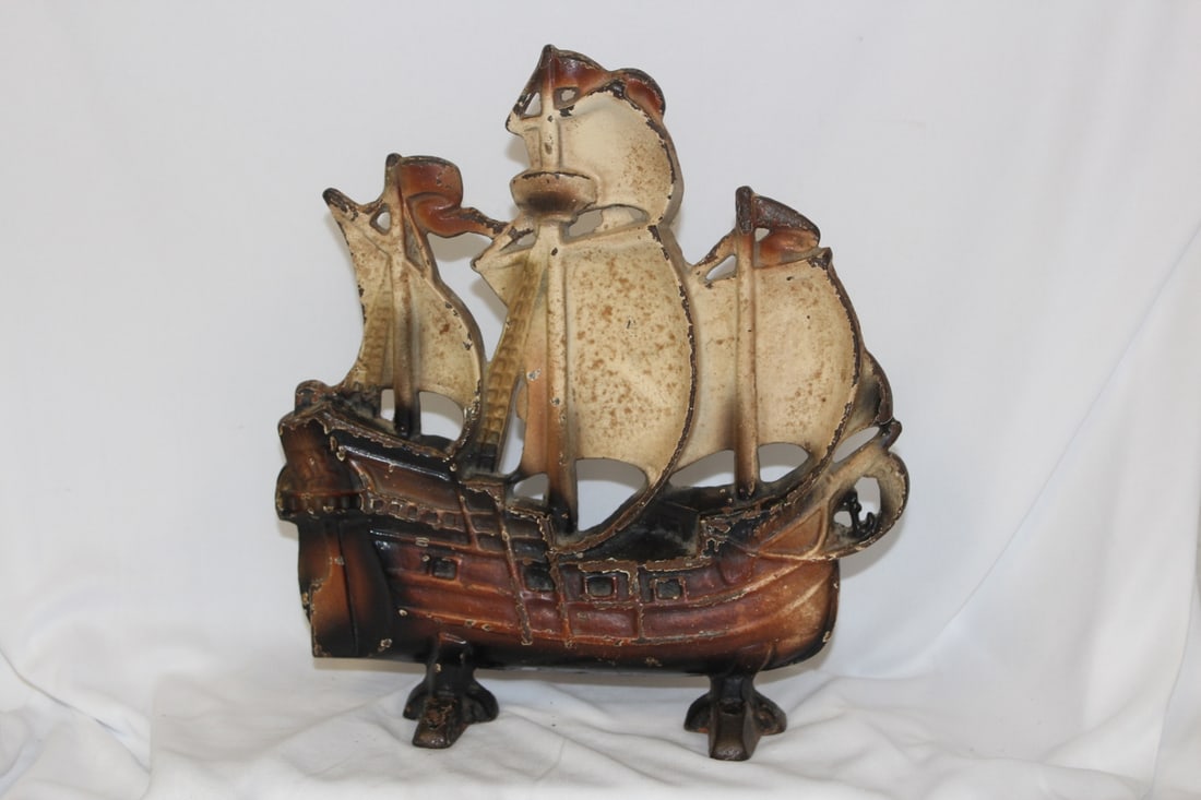 A Vintage Cast Iron Boat: Looks like ther emay be some age to it - 11 inches tall