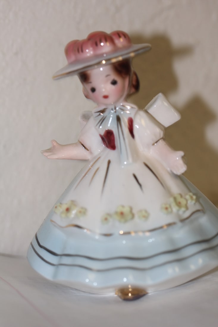 Ceramic Japanese Figurine: signed - 4 inches tall