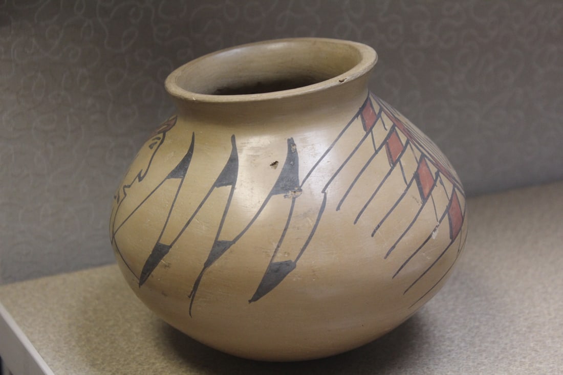 Antique Native American Pot - 4