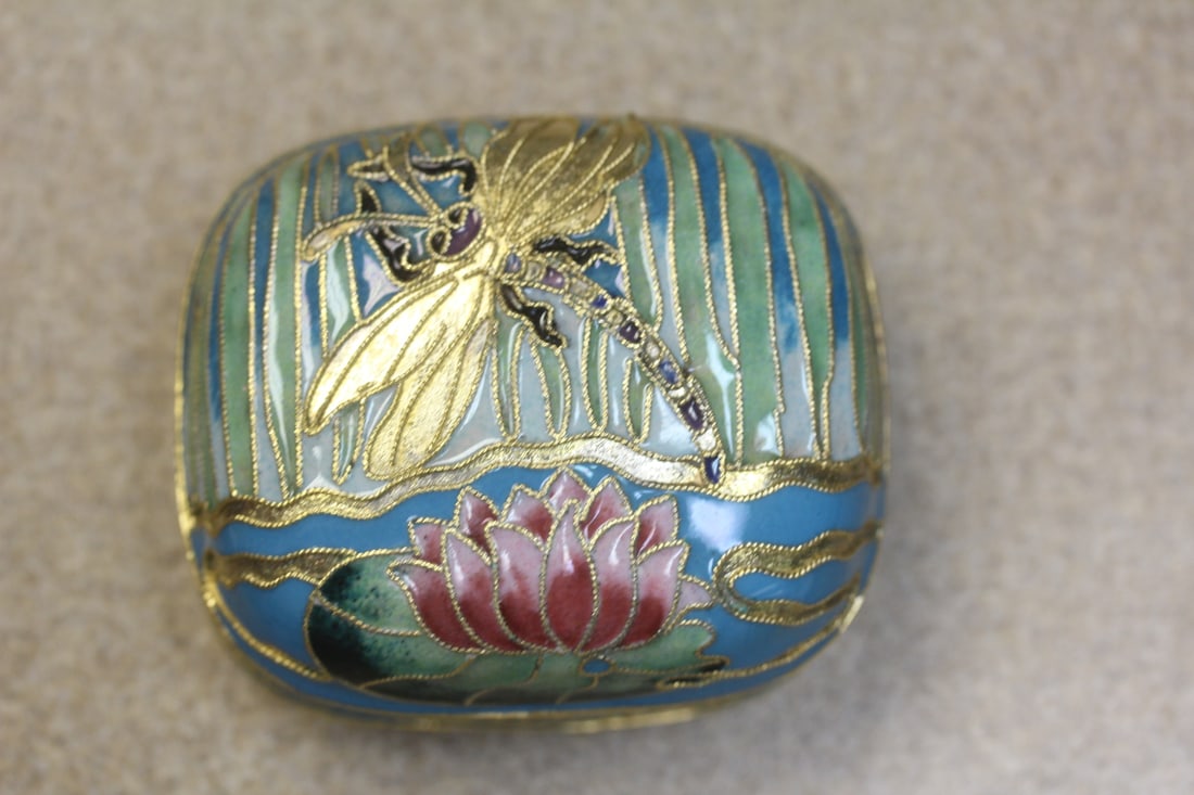 Cloisonne Trinket Box: well made - 3" across