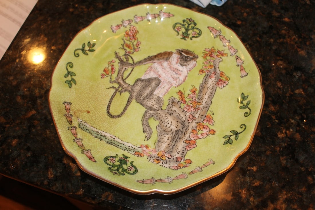 Oriental Monkey Motief Plate: hand painted - 8 3/4" in diameter