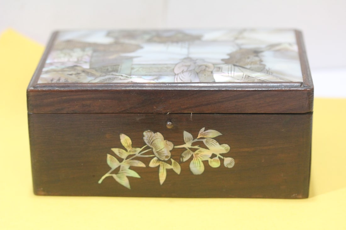 A Vintage/Antique Mother of Pearl and Wooden Box (1 of 9)