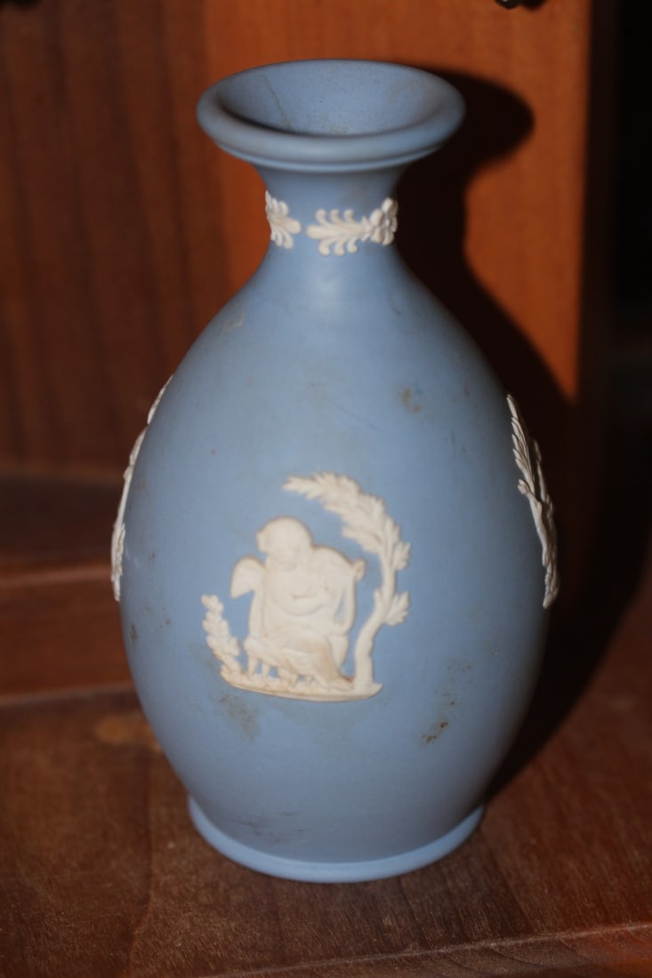 Wedgwood Jasperware Bottle: 4 7/8" tall