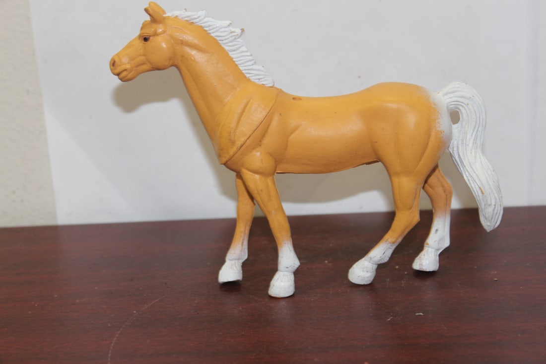 A Decorative Plastic Horse (1 of 6)