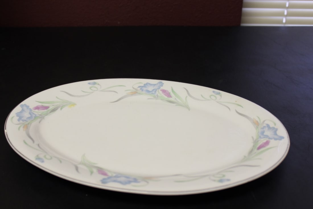 A Chinese Platter: 14 inches in diameter