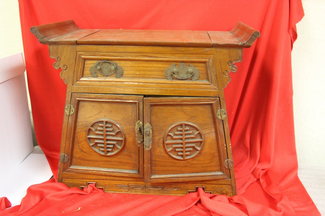 An Oriental Wooden Jewelery/Trinket/Cabinet or Box: 15 1/4" wide x 13" tall