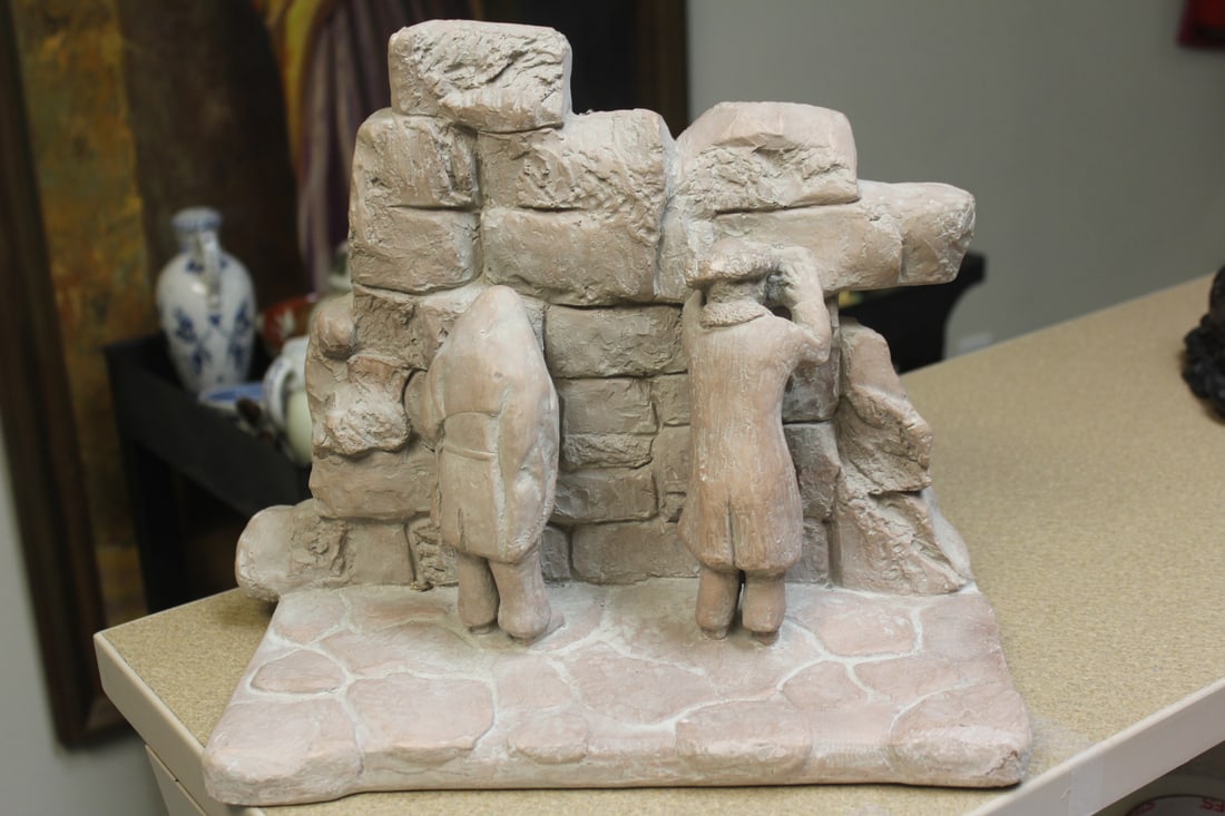 Austin Production 1973 Statue: 12 3/4" x 11 1/4" - nice looking large piece