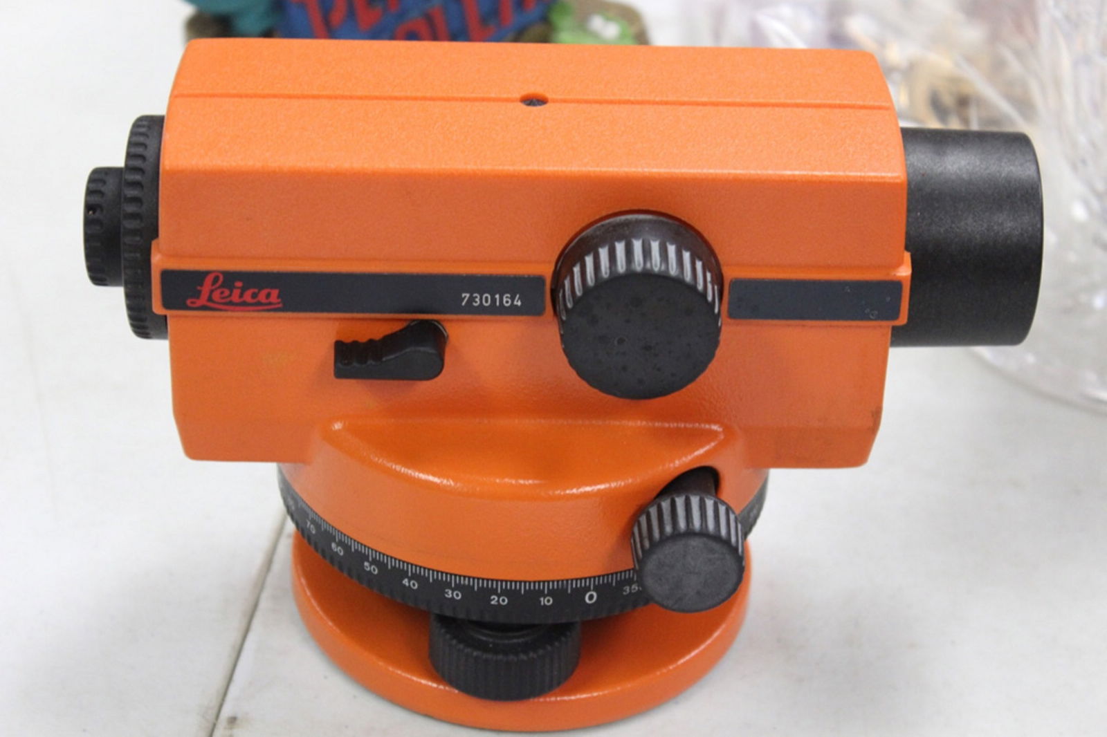 A Leica Surveyor - Model NA24: Comes with manual and a box