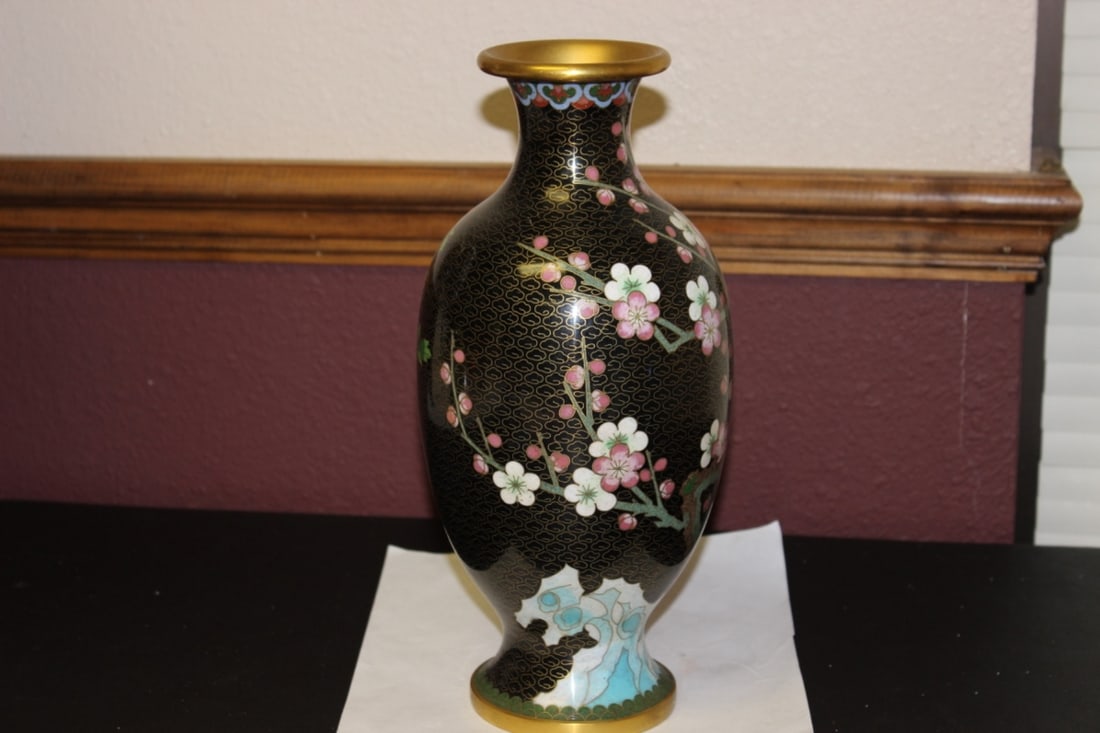 A Chinese Cloisonne Vase: 12" tall - vintage very nice looking piece