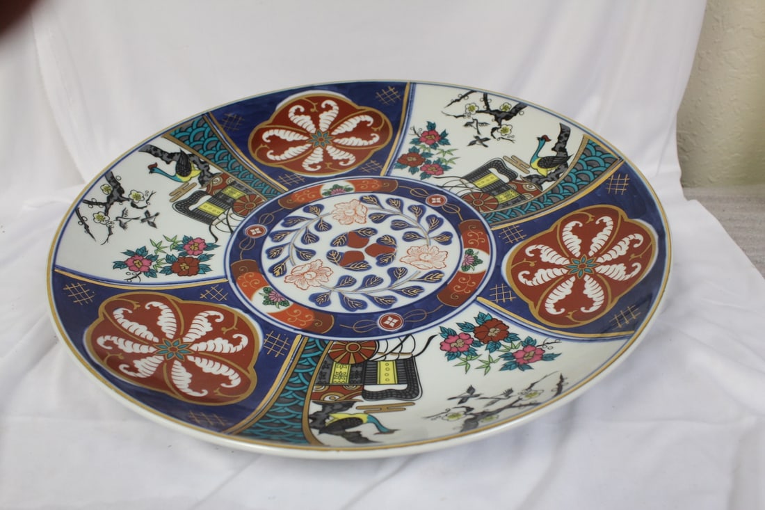 An Imari Plate: 15 1/2" in diameter