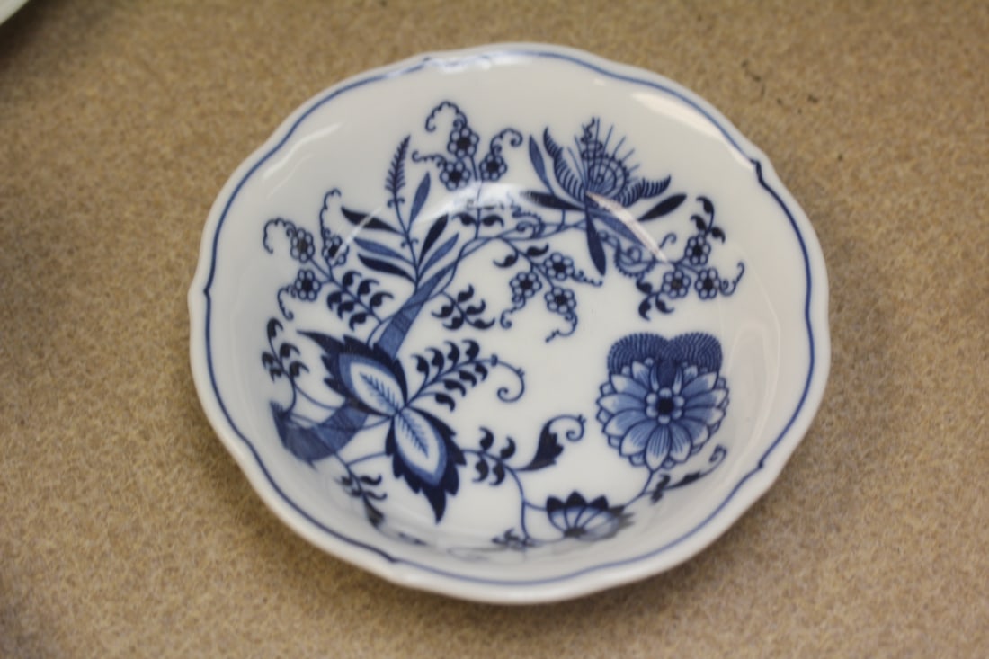 Blue Danube Flow Blue Bowl: 5 1/4" indiameter