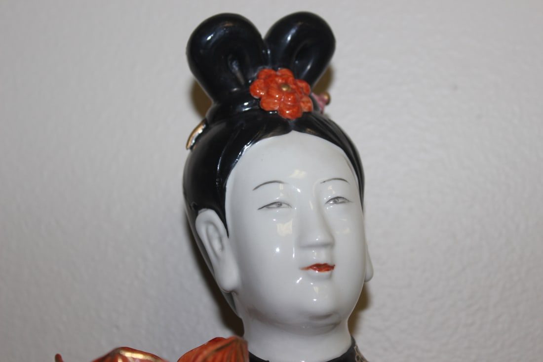 A Signed Chinese Procelain Lady - 2
