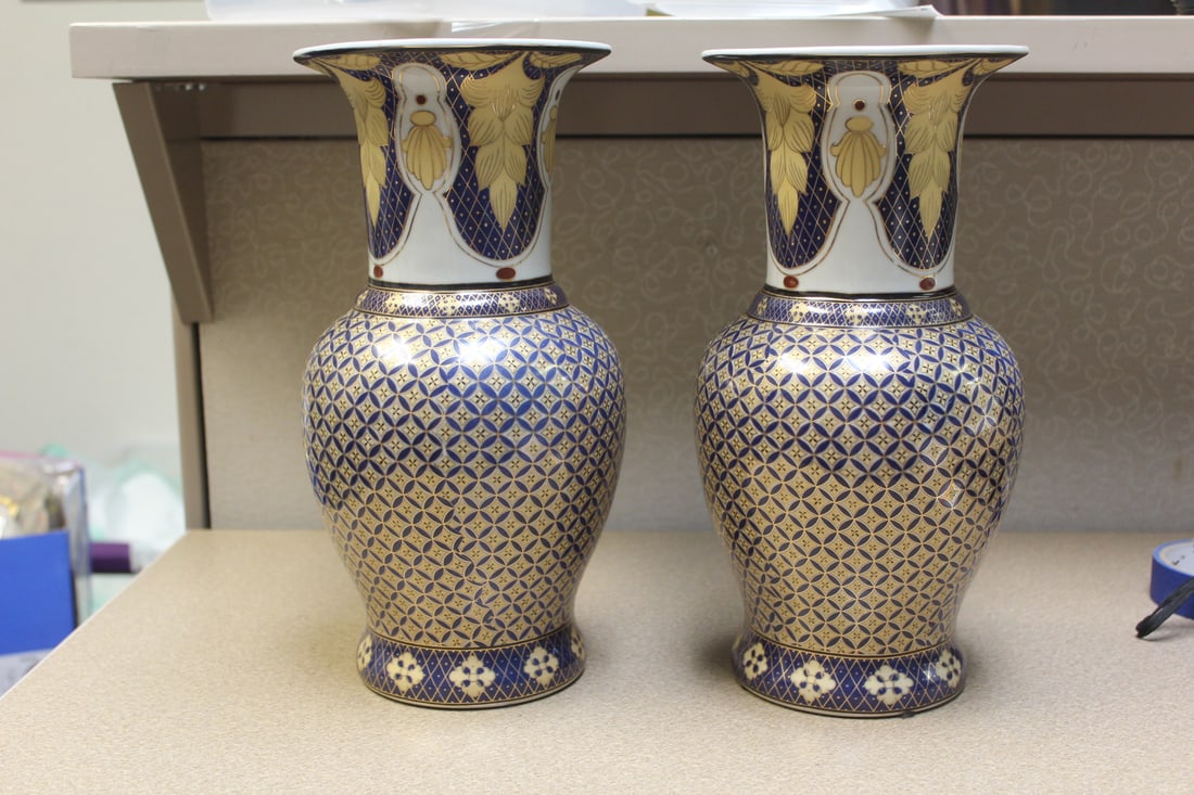 Pair of Decorative Chinese Vases: 12 inches tall