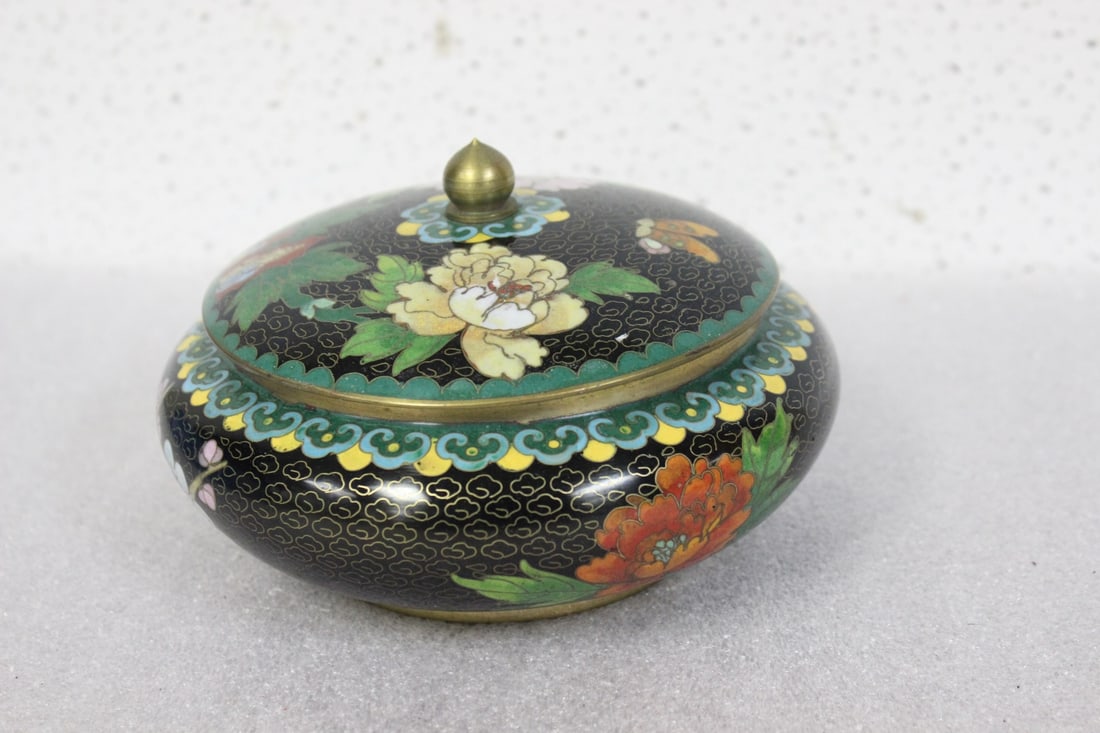 A Chinese Cloisonne Cover Jar: Squad Form - 6" in diameter