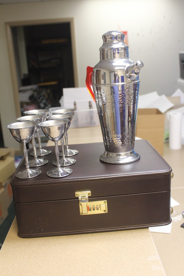 Deco Lucite Handle Shaker: with 6 cups - inside a Sergio Valente leather case - please note: minor scratches on the front of the case - shaker= 13" tall