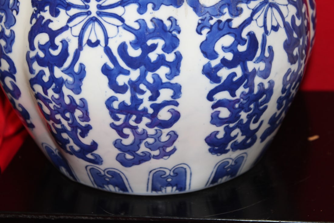 A Large Signed Chinese Jar - 4