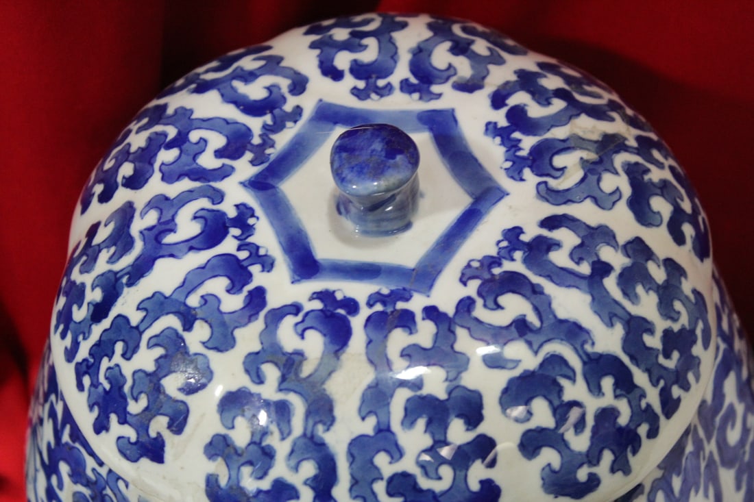 A Large Signed Chinese Jar - 6