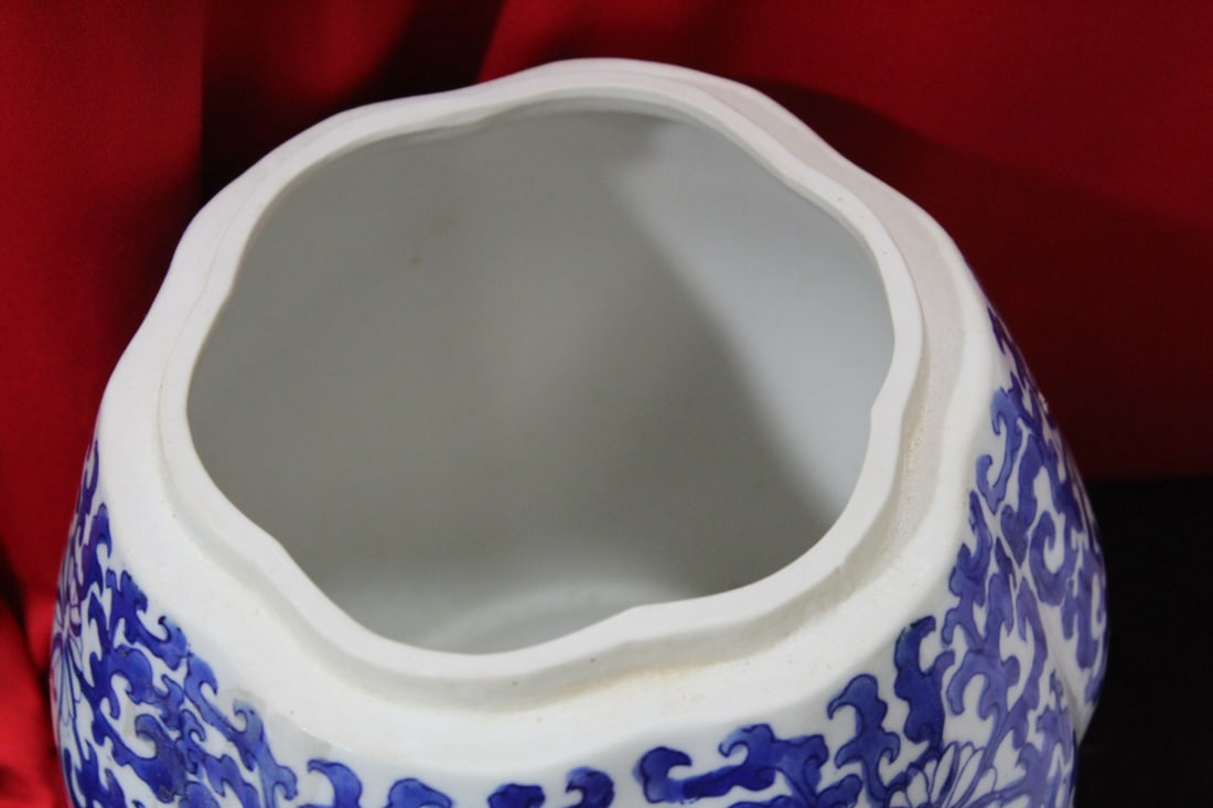 A Large Signed Chinese Jar - 7