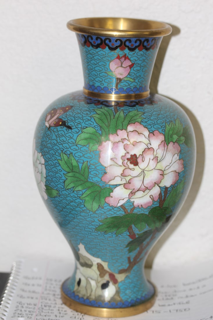 Chinese Cloisonne Vase: 10" tall