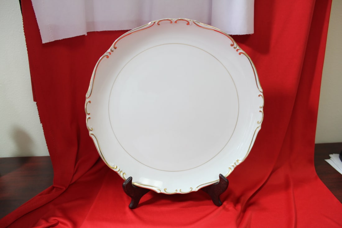 A Large Japanese Platter: 12" in diameter