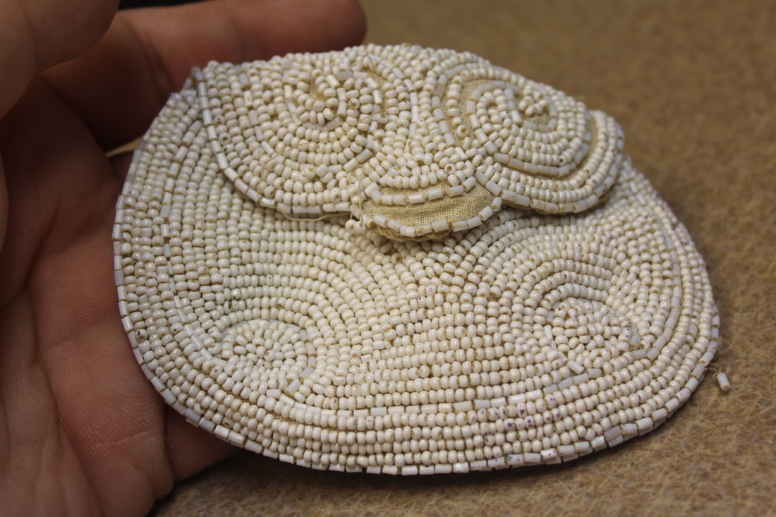 Small Vintage Beaded Purse: as shown