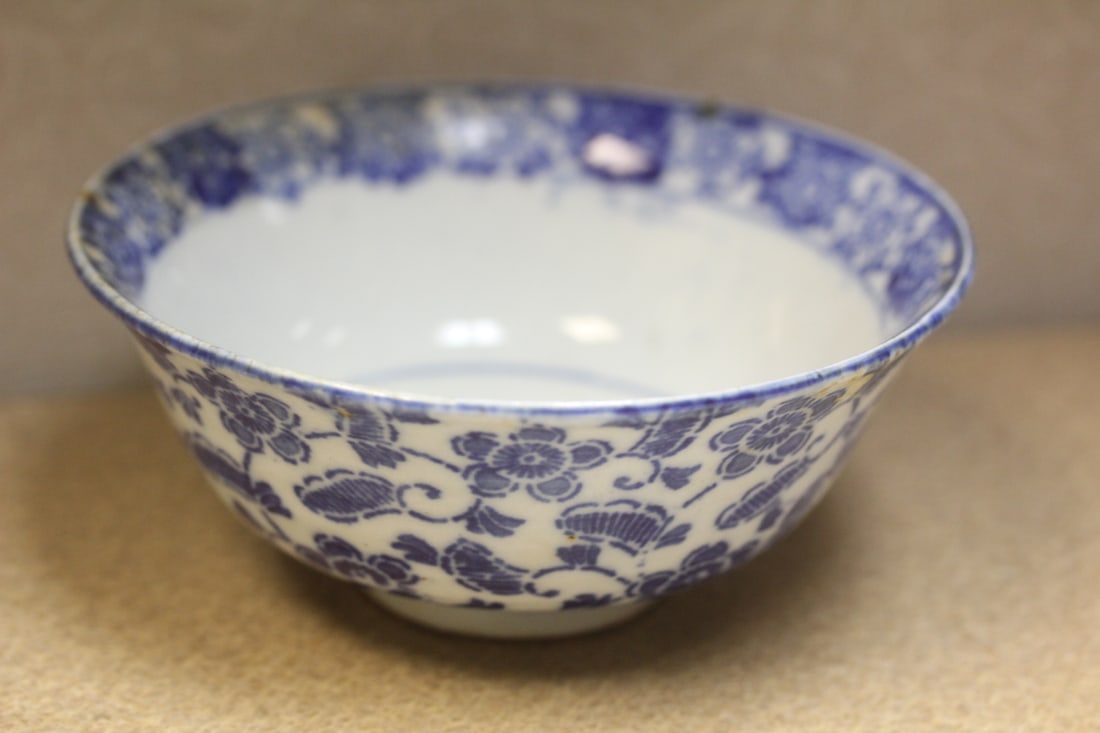 Antique Chinese Blue and White Bowl: 18th/19th century - please note: hairline - 5 1/2" in diameter