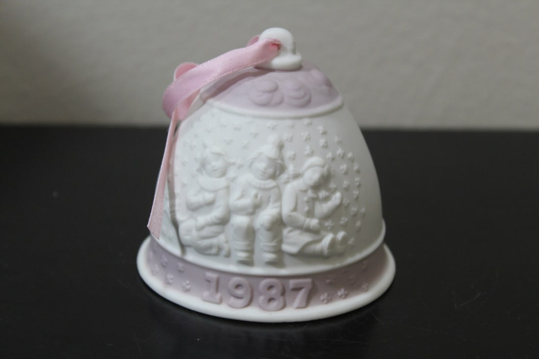 A Lladro Bell - 1987: please note: no box - 3 1/4" tall