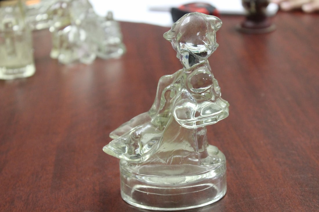 A Glass Girl with Two Ducks: 6" tall