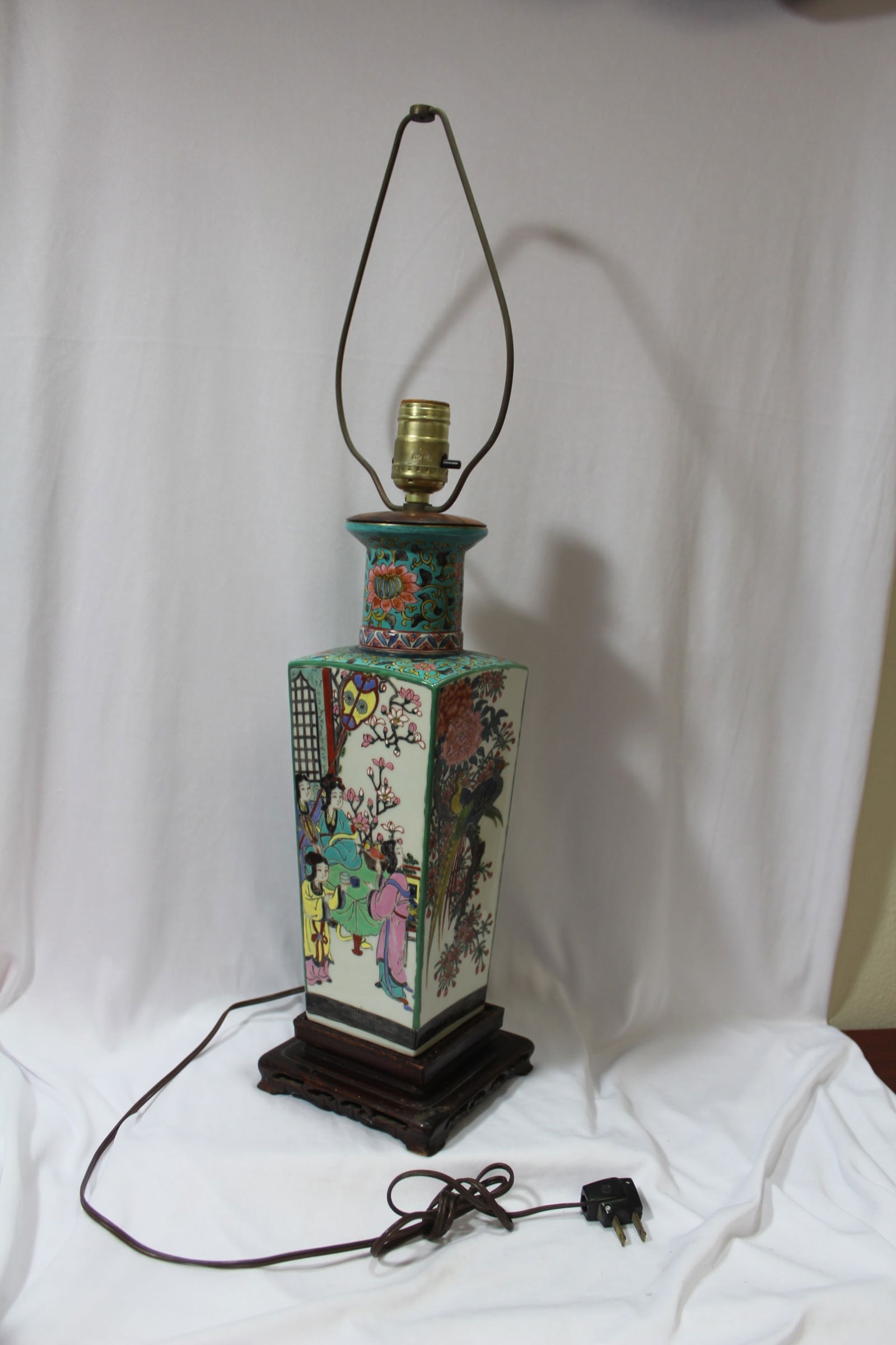 An Antique Chinese Famille Verte Vase (1 of 8)