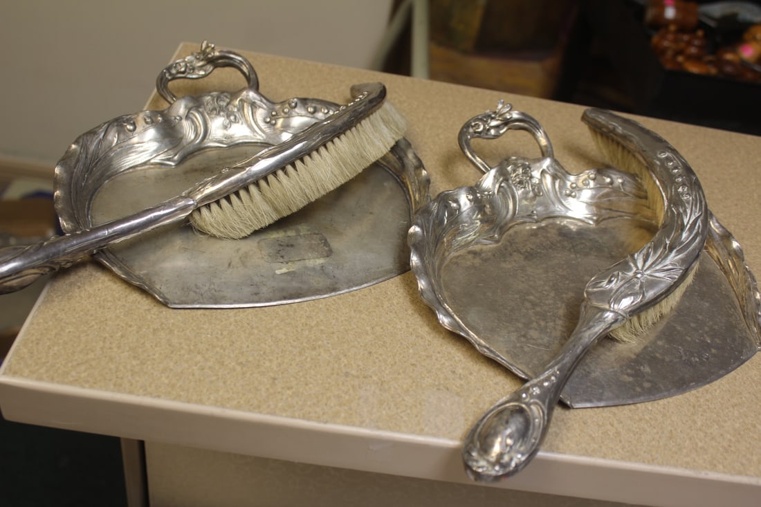 2 Sets of art Nuveau brush sweep and crumb catcher (1 of 9)